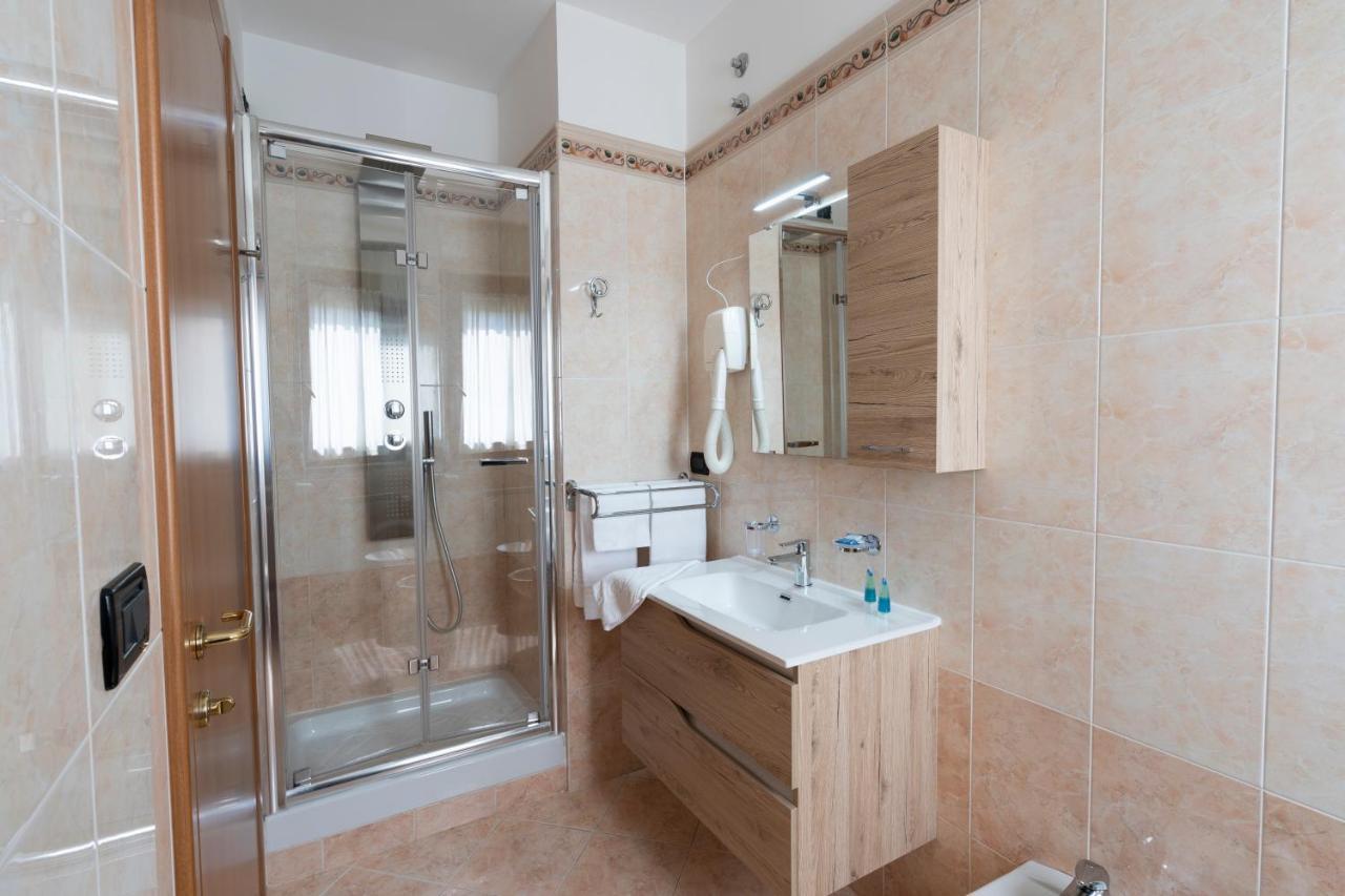 Montesilvano Marina Hotel D'Atri מראה חיצוני תמונה